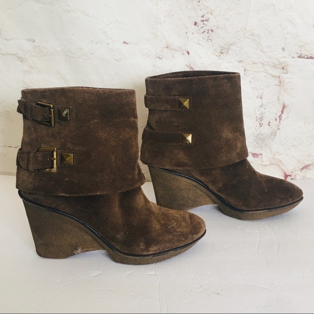 B. Makowsky suede Booties 9